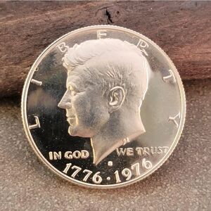 1976 Bicentennial John F. Kennedy 40% Silver Half Dollar Cameo Relief Coin